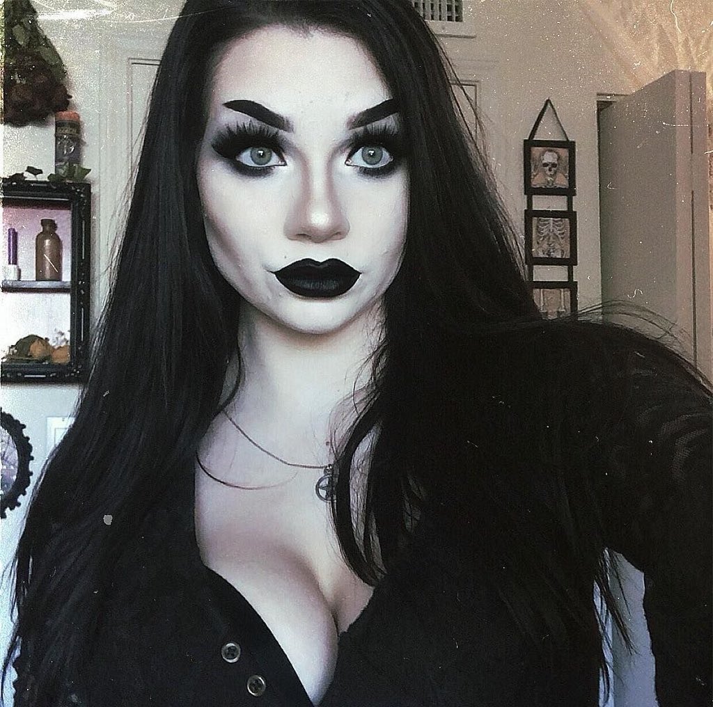 𖤐 𝐋𝐈𝐙𝐀 𝐓𝐇𝐄 𝐆𝐎𝐓𝐇 𖤐 tweet media