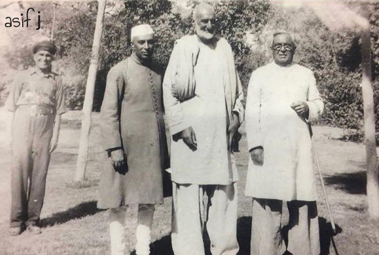 aj_raja's tweet image. اس تصویر میں موجود افراد کو کوئی پہچان سکتا ہے ؟

#ThenAndNow #KhyberPakhtunkhwa #KPHistory #PashtunHistory #VintagePhoto #RarePhotograph #LostHistory #UntoldStories