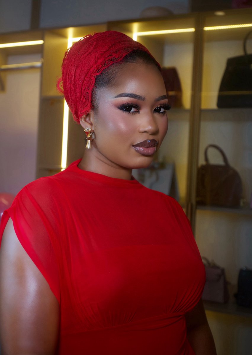 Aitsetsemeh's tweet photo. Collaborated with one of the best Makeup artist in Lagos and we created Magic✨❤️

You can send a DM for your photo shoots,events and I can also help you create content for your brands and also manage your socials😊 https://t.co/23ioqofULZ