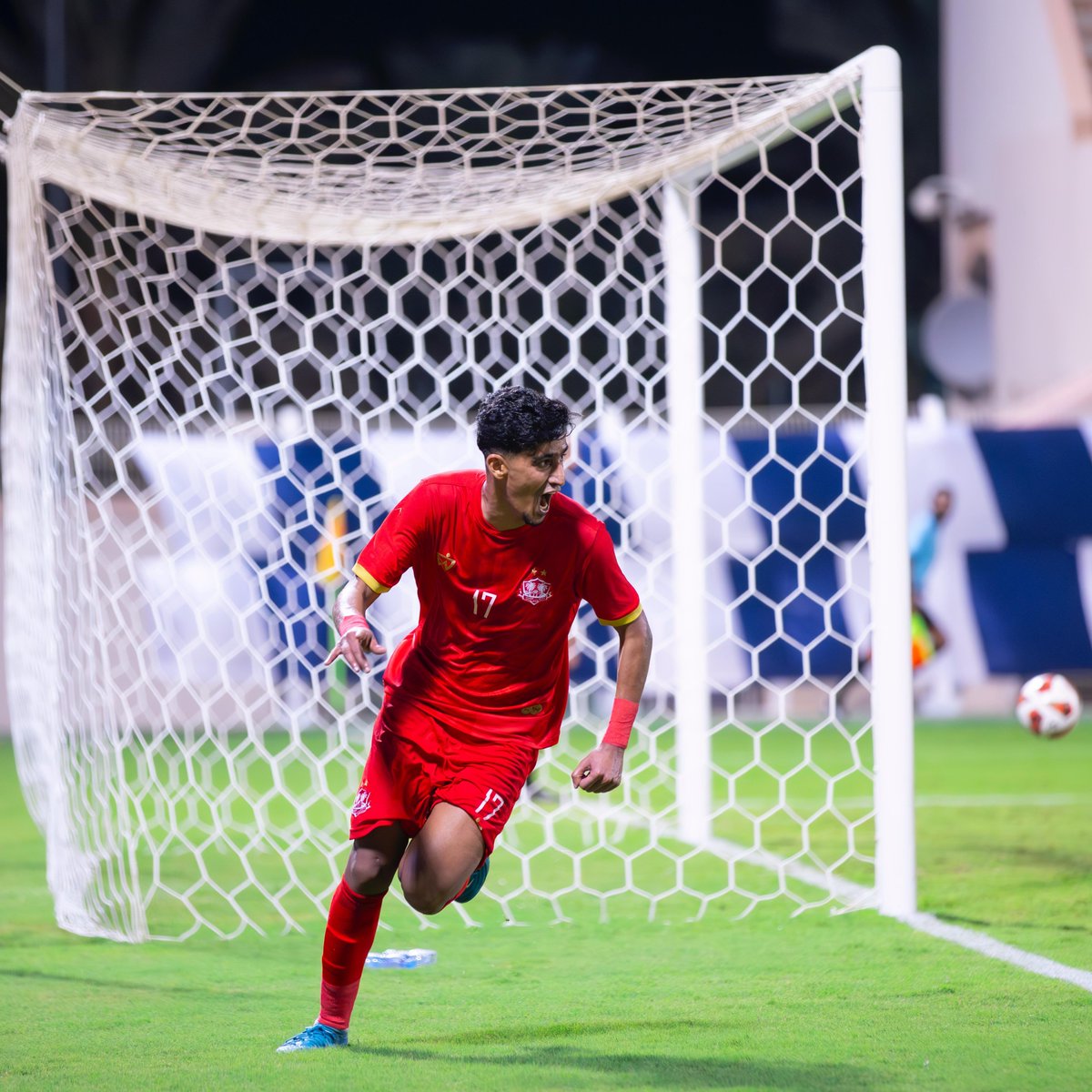 ✅ ظفار يقصي حامل اللقب الشباب ويتأهل لدور الـ 8.
#الشباب_ظفار
#كأس_جلالة_السلطان