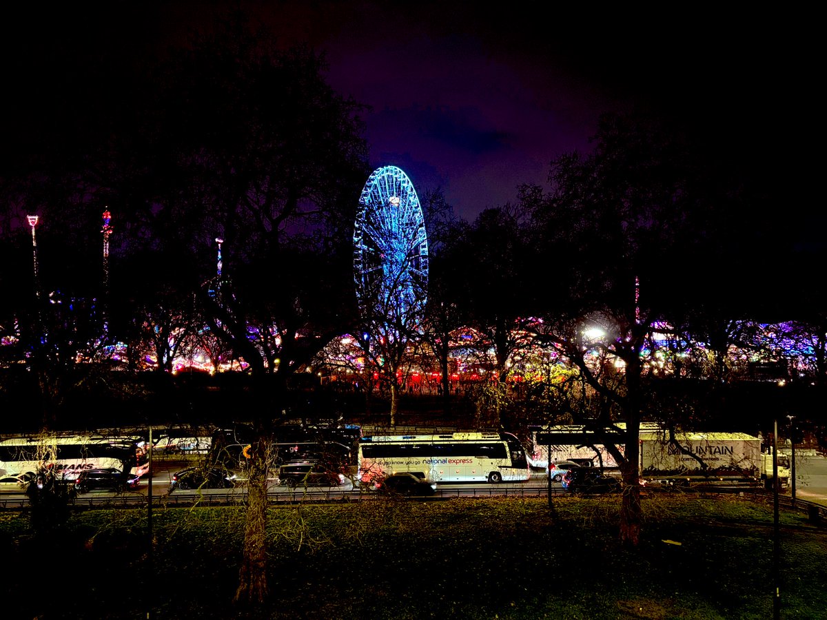 PeterSchorschFL's tweet image. View of the Hyde Park Winter Wonderland from the Grosvenor House in Mayfair London.

#christmastime