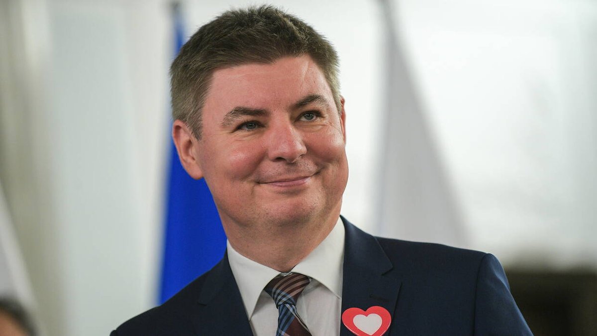 Jan Grabiec, szef Kancelarii Prezesa Rady Ministrów i prawa ręka Donalda Tuska, próbując zaatakować między innymi Prezydenta Karola Nawrockiego, oznajmił..
Polska jest winna rozpętania II Wojny Światowej!!
👇