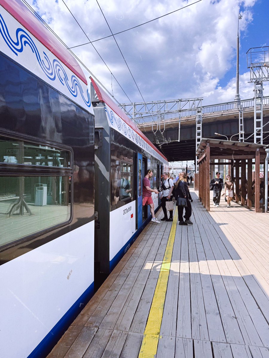 Кибердеревня по-московски. Новейшие поезда МЦД и станции с деревянными платформами