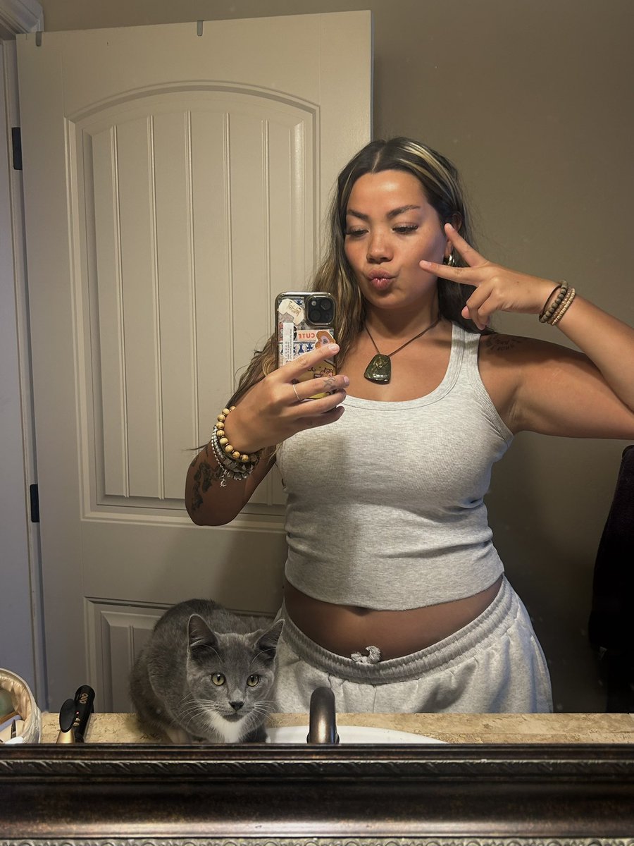 jayyne9's tweet image. meow