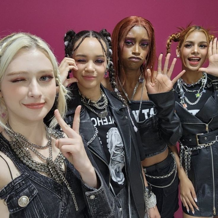 JasX1371831's tweet photo. We stand with BLACKSWAN
There is no BLACKSWAN without FATOU, NVEE, SRIYA and GABI 🖤🦢
#Blackswanis4
#RespectFatou https://t.co/GxqcUz7IyT