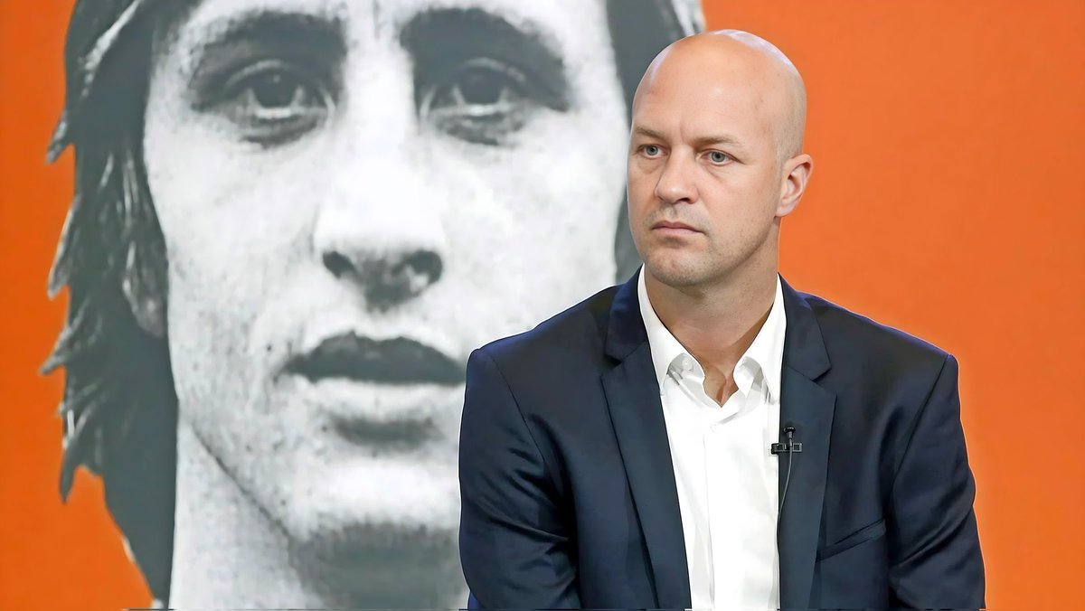 FabrizioRomano's tweet image. 🚨🔴⚪️ Jordi Cruijff has verbally agreed become new technical director at Ajax.

Two year and half deal, on the way to be sealed soon as Telegraaf reported. 🇳🇱

Former Barça director, Cruyff’s ready for new chapter.