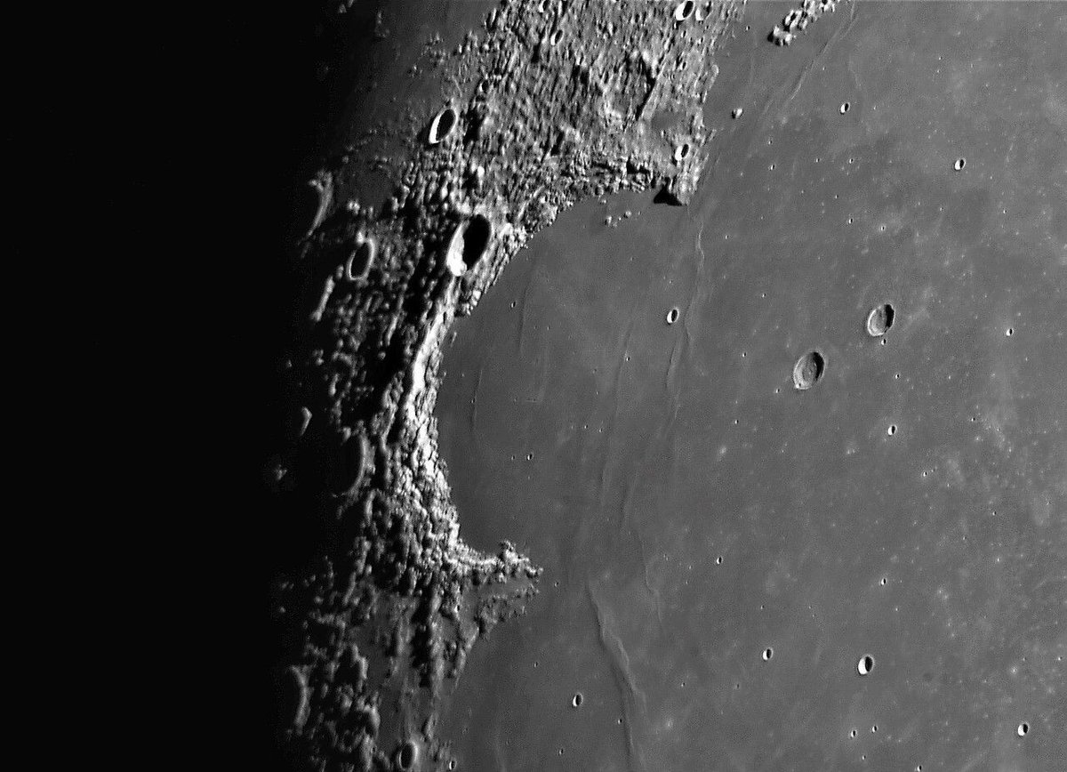 The waxing Moon, now a day past first quarter, offers a dramatic view to telescope users. In the north the sunrise terminator crosses the middle of big, round Mare Imbrium. 
buff.ly/Dd71ayb
Image by James Wentworth
.
.
#astronomy #stargazing #moon #mareimbrium #moongazing