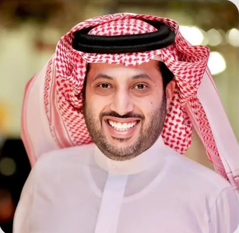 صور .. رئيس مجلس إدارة هيئة الترفيه المستشار تركي آل الشيخ يحقق أمنية "العم عبدالرحمن" بعد ظهوره في برنامج الراصد على شاشة قناة الإخبارية.. منصات التواصل ضجت بعبارات الثناء والتقدير لهذه المبادرة الكريمة، وسرعة الاستجابة تعكس جانباً مشرقاً من التلاحم بين المسؤول والمواطن، والحرص الدائم على تلمس احتياجات كبار السن وتقدير عطاءاتهم. 