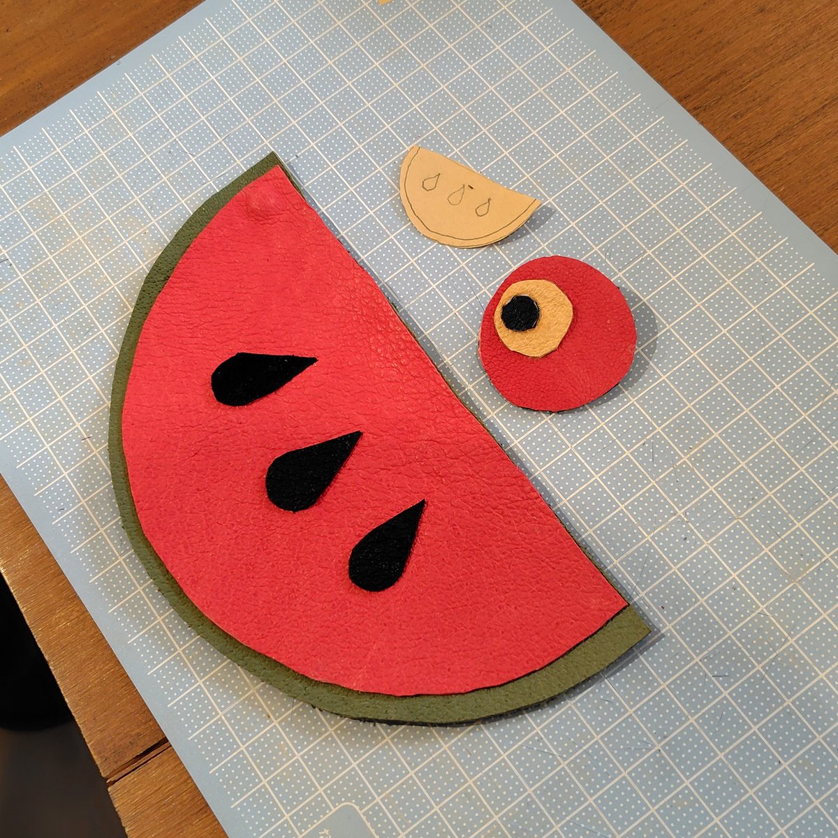 MichiruWorks's tweet image. 皮小物ワークショップに参加。

こみゃく！作っちゃおう。

作ると決めた瞬間から
作ってる最中も
作ったあとも楽しい。

まだまだこれから
未来見に行こう。