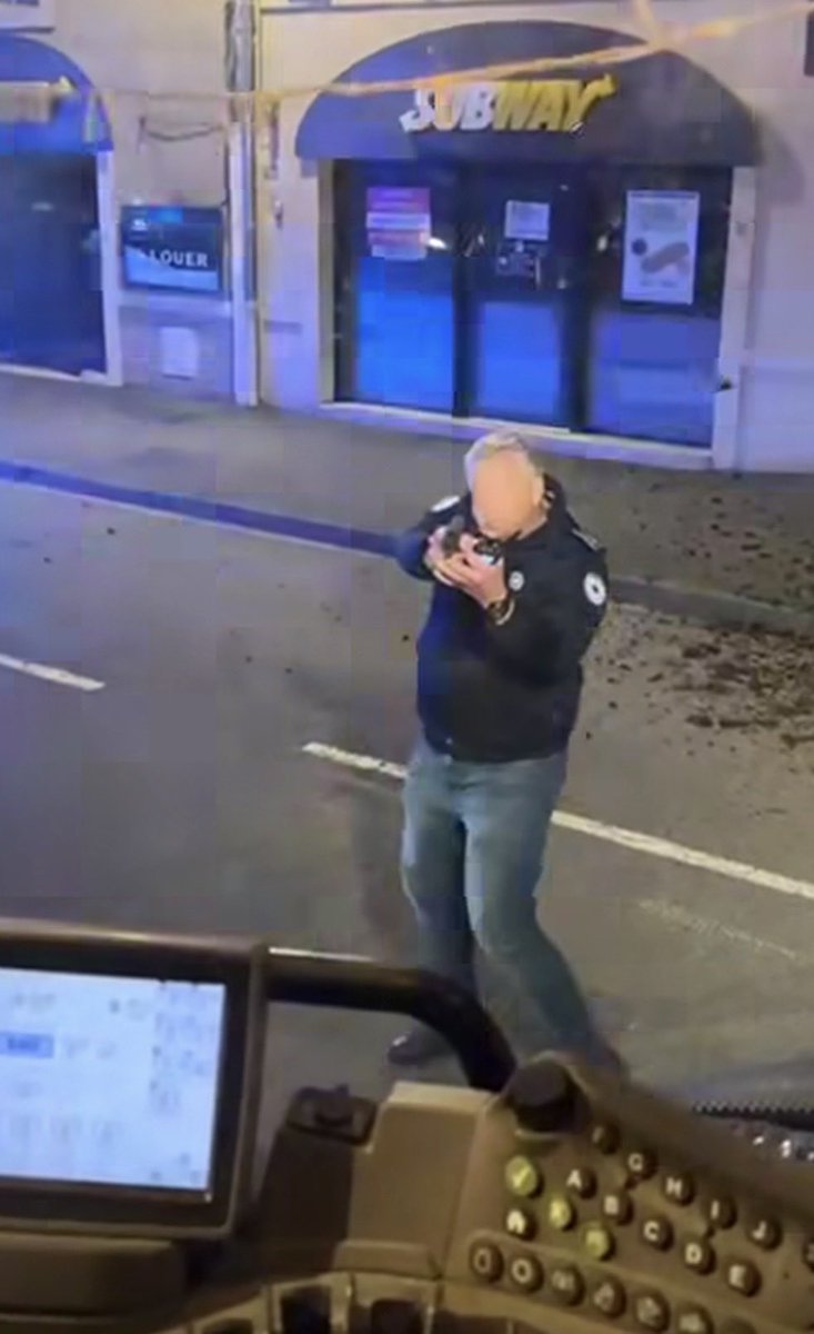 f_philippot's tweet image. Face aux menaces contre un agriculteur dans son tracteur, par 3 CRS cette nuit à Auch, qui l’ont mis en joue avec leur arme pointée sur lui, la Coordination rurale RIPOSTE très fermement et nationalement !

Les Patriotes soutiennent activement cette riposte : le pire a failli se…