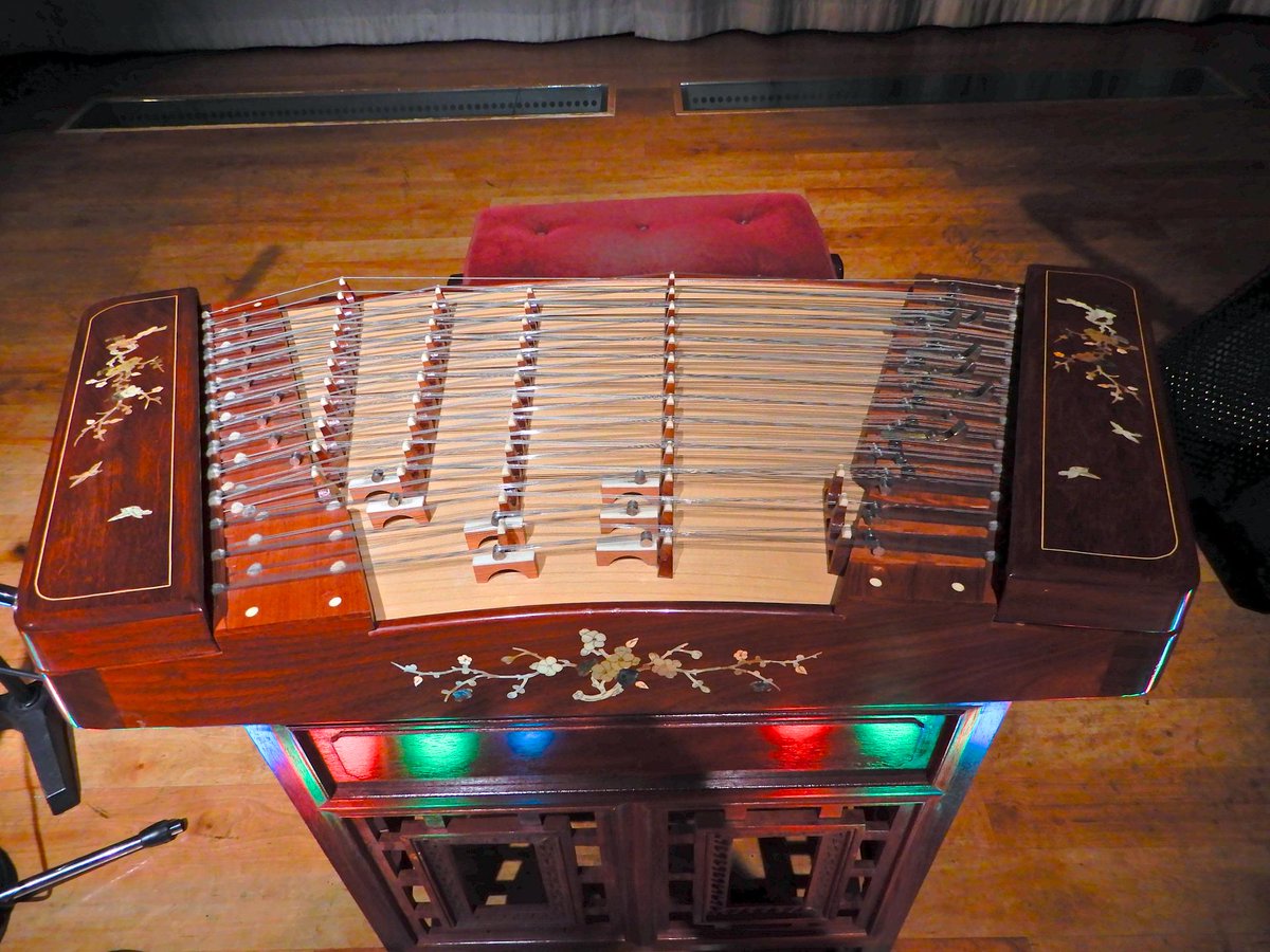 20時からラウンジショーで中国揚琴とピアノの演奏を楽しみました