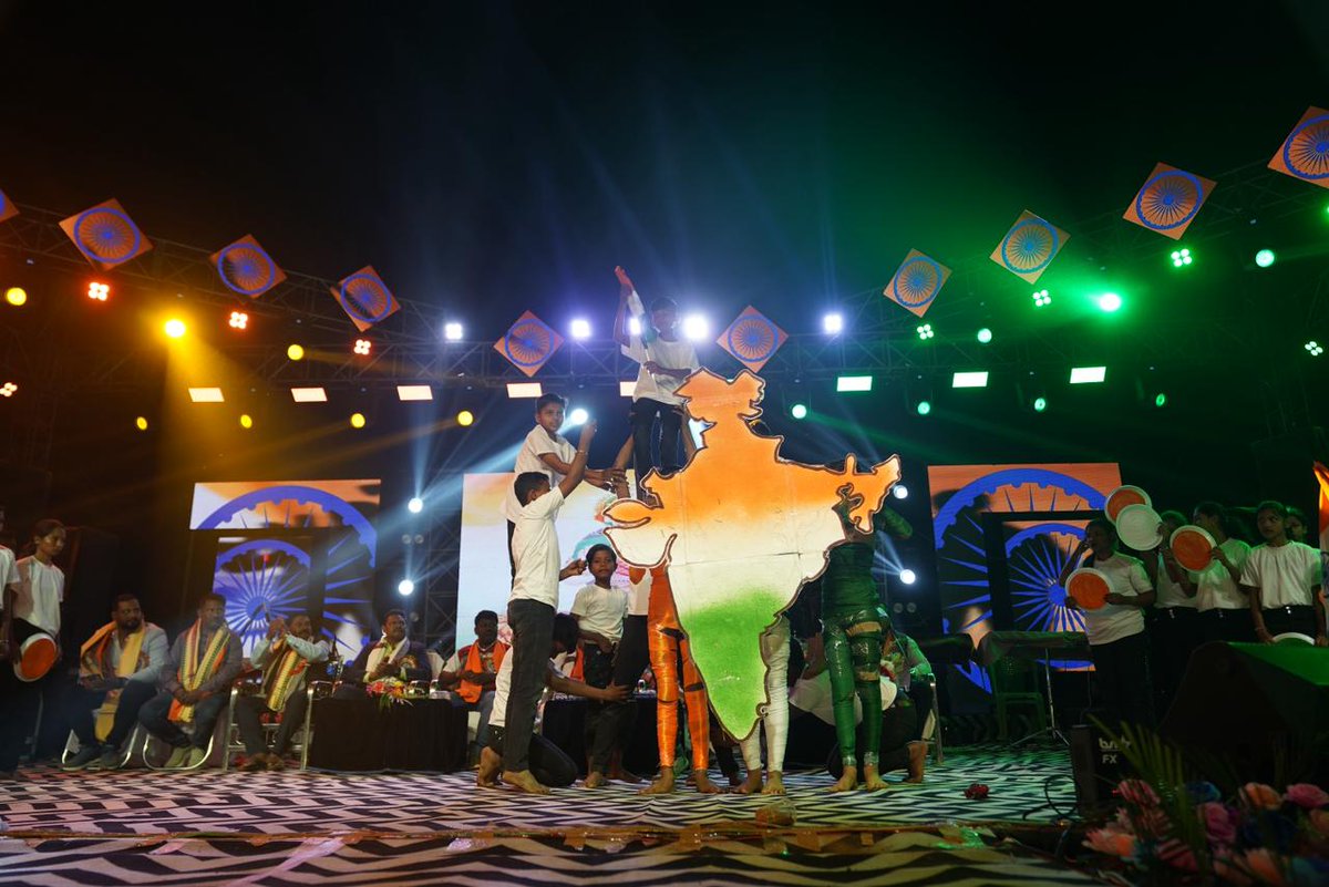 PrithivirajBJP's tweet image. 'କୁପାରୀ ଶୀତ ମହୋତ୍ସବ'ରେ କଳାକାରମାନଙ୍କର ନୃତ୍ୟ ପରିବେଷଣ ଅତ୍ୟନ୍ତ ମନୋରମ ଥିଲା। ସଭିଙ୍କର ଉତ୍ତରୋତର ଉନ୍ନତି କାମନା କରିବା ସହ ସେମାନେ କଳାକ୍ଷେତ୍ରରେ ଆହୁରି ଆଗକୁ ଯାଆନ୍ତୁ ଏବଂ କୁପାରୀ ଅଞ୍ଚଳର ଟେକ ରଖନ୍ତୁ ମହାପ୍ରଭୁଙ୍କ ନିକଟରେ ଏତିକି ପ୍ରାର୍ଥନା।
#balasore #kupari #mahotsav #CulturalCelebration