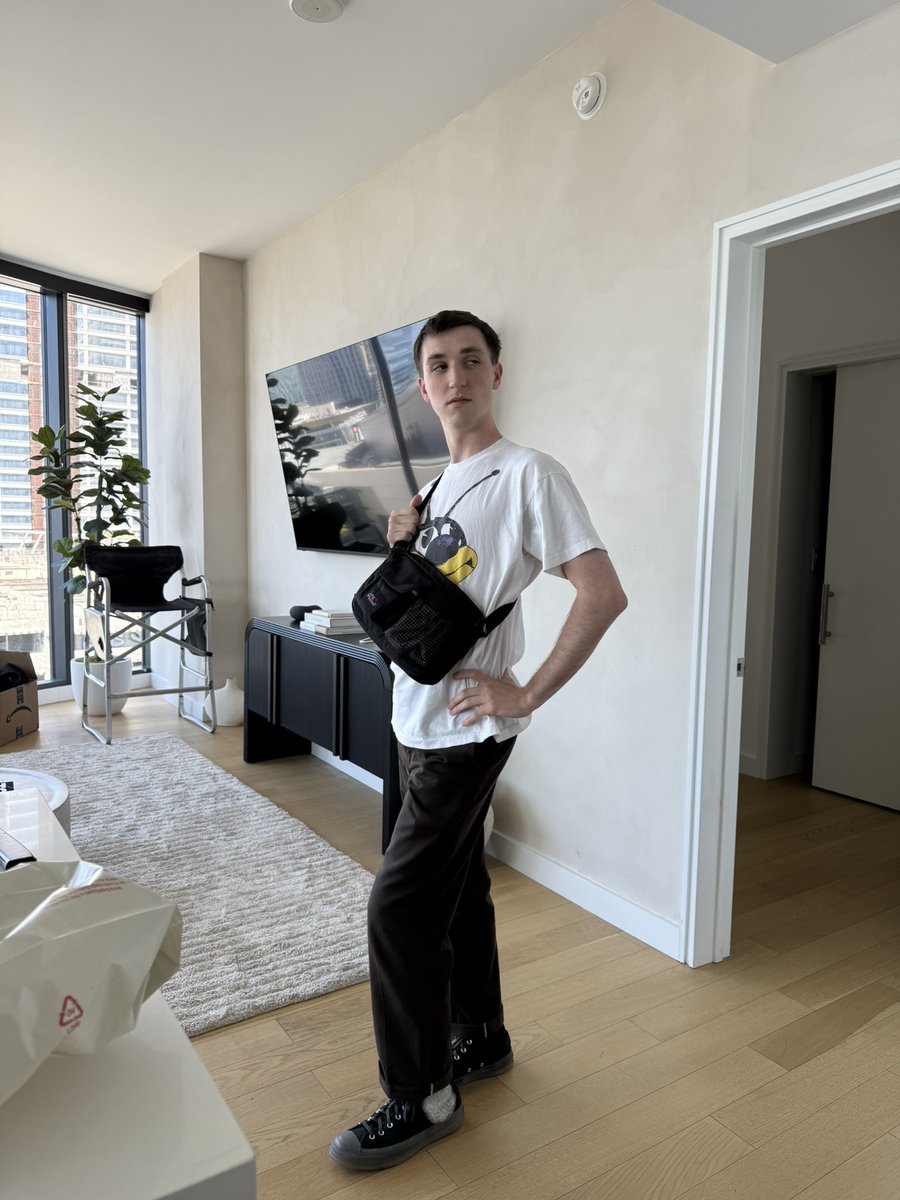 Aceicle's tweet photo. Olenquinn announces he's leaving Faze Clan https://t.co/YsMzFWw6Kt
