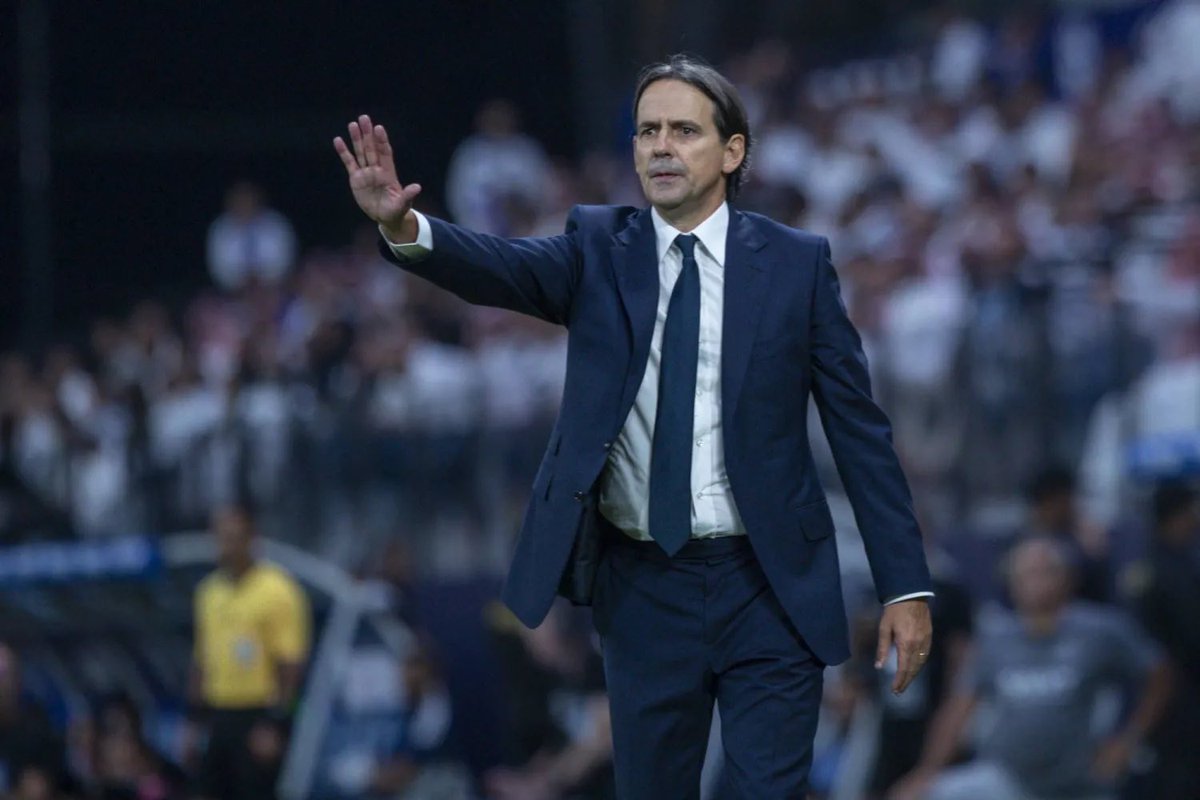 _AboMrzoq's tweet photo. • الهلال مع جيسوس الموسم الماضي : 

المركز الثاني 
معدل التسجيل 2.7 لكل مباراة
معدل استقبال أهداف 1.2 
عانى بإصابة مُهاجمه

• الهلال مع انزاغي الموسم الحالي :

المركز الثاني 
معدل التسجيل 2.7 لكل مباراة
معدل استقبال أهداف 1.2
عانى بإصابة مُهاجمه

نفس الأرقام ونفس كل شيء تقريباً مع فارق عدد المباريات والمرحلة، وبناءً على ذلك أقول : 

غير منطقي أنك كنت تدعم الأول وتهاجم الثاني ، وغير منطقي كذلك أنك كنت تهاجم الأول وتدعم الثاني الآن، أنت بذلك تنطلق من نظرة عاطفية وليست أرض صلبة لاتخاذ قرار أو لإعطاء وجهات نظر. 

لذلك احترم كثيراً الذين هاجموا الاثنين معاً بزعمهم أن الهلال غير مرضي أو دعم الاثنين بزعمهم أن الهلال معهم مرضي والنواقص في جوانب أخرى من مكونات اللعبة. 

ولو كنتِ تحكم على العمل وليس النتائج فأنت بالطريق الصحيح وهذه التغريدة ليست لك . 

انتهى ..

وأتمنى ينتهي هذا الصراع 🤝💙