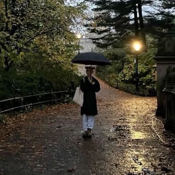 cambeserious's tweet photo. fall ari                                              winter ari https://t.co/6kY8u0oklc