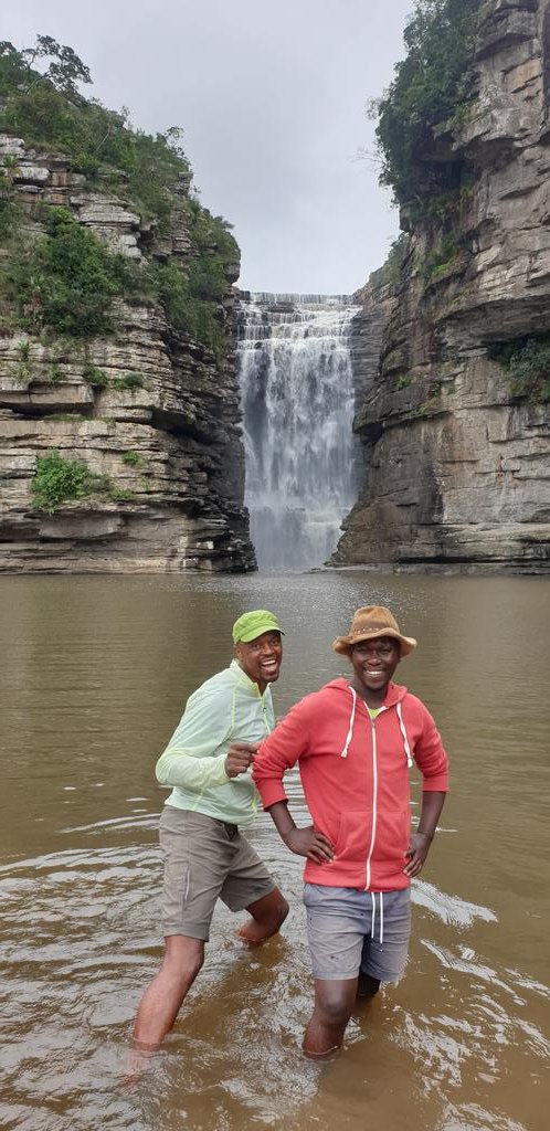 BapiRu's tweet image. 28 Dec 2019
Mnyameni Falls 

Tour guide with an unidentified poser/ dancer wannabe
 📸 @Nqophsi or Razo, i can't remember