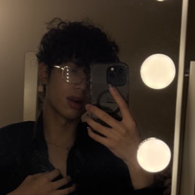 vinnloui's tweet photo. hi guys im back #NewProfilePic https://t.co/MGVhYE0R5I