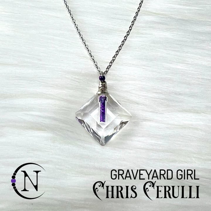 If you have a year round desire for Christmas but don’t want it to be 𝘵𝘰𝘰 obvious 🤫🎄 then these low-key pieces were made just for you. 🫵🏻 Head straight to the Very Metal Christmas Page for HUNDREDS more festive themed items from ALL ARTISTS. 🤘🏻🎸❄️🎅🏻
nevertakeitoff.com/collections/ti…