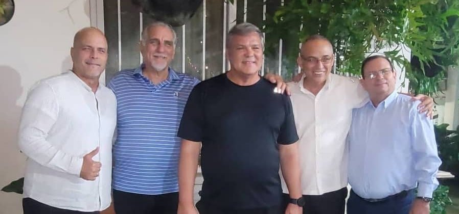 Hace 24 años injustamente me condenaron a una cadena perpetua más 10 años de cárcel por "el único  delito de ser digno", como dijera René ante la jueza de Miami.
Hoy no solo gozo de libertad, sino que trabajo con más fuerzas por mi pueblo, por el bien.
La dignidad es todo.
#Cuba