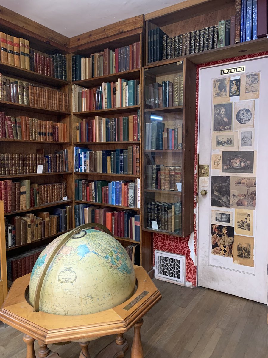 lovecloudz_'s tweet photo. 📍 bart’s books, CA https://t.co/uzpbMJ2qHU
