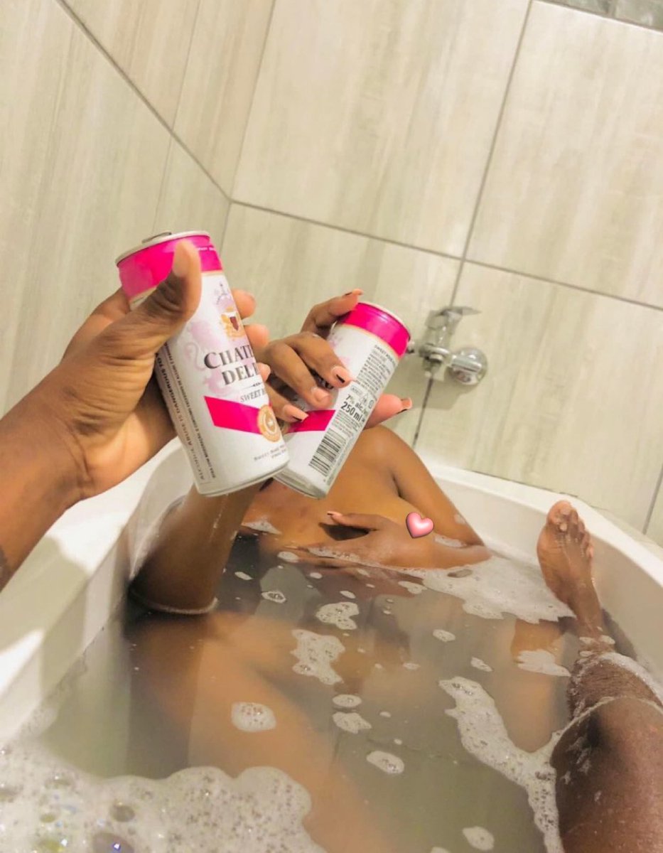 deeore5's tweet image. a chill bubble bath with my babe 🤍