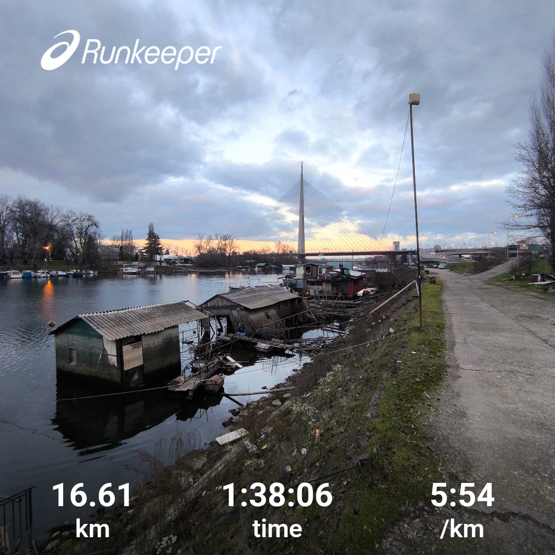 zureich37's tweet photo. Sunday run πββ‘οΈπ.
... after 2 days of gigging πΈπΊ I'm back out running and venturing further down river ... on the wild side.
#running #runchat #marathontraining #riverrun #happyrunning #wildside https://t.co/Jd0HaNTFpU