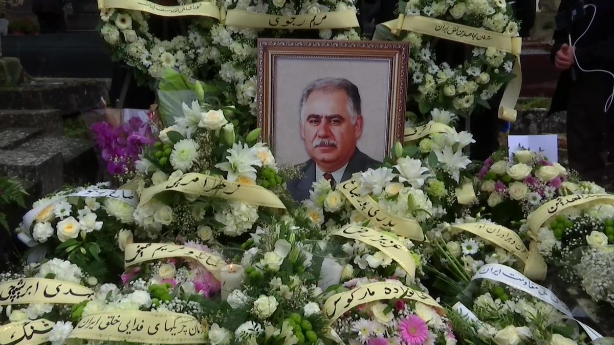 Maryam_Rajavi_P's tweet image. مراسم بزرگداشت دکتر محمدعلی شیخی مسئول کمیسیون دانشگاه‌ها در شورای ملی مقاومت
دکتر #محمدعلی_شیخی مسئول کمیسیون دانشگاه‌ها در شورای ملی مقاومت 
تا روز آخر و تا ساعت آخر که قلبش می‌تپید، رزمنده و شورشگر بود. انسانی که قادر باشد تمام عمر را در مبارزه و مقاومت طی کند، در زمانه و جهان…