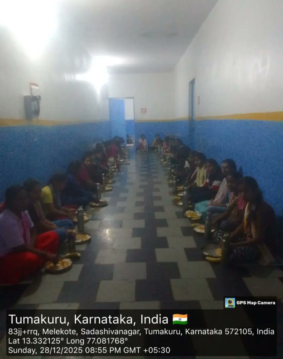 bikkegudda's tweet photo. #SocialAudit_SWDMeals @SWDGoK @kreisemahithi @jd_swd @Dswojdtumkur Mdrs87 Bikkegudda Gubbi Taluk Tumakuru Night Served Dinner  #SocialAudit_SWDMeals #SocialWelfare_Karnataka https://t.co/tP0sDEbF0w
