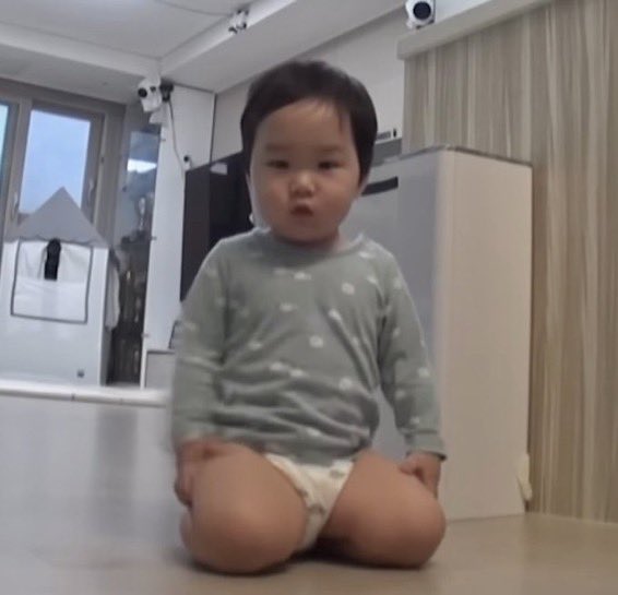 아니 분명 입덕했을 때가 제일 좋을 때 아닌가?………약 3년전보다 정원이가 어떤 사람인지 알고난 지금이 훨씬 더 정원이가 좋고. 사랑이 무거워?졋다해야하나..그럼………어떡하지……..정원이보고싶다…