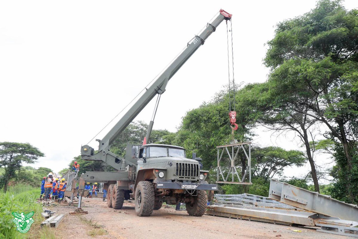 PaulShalala's tweet image. Installation of an acrow bridge at Sinjela area in Rufunsa District is progressing well.

ZNS and RDA are hard at work.

Traveling public are using a detour following washing away of Kankumba Bridge a few days ago.