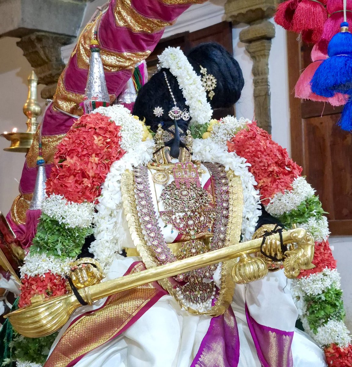 karaharapriyan's tweet photo. Before the end of the concert, I received a photo of the pagal pathu utsavam festival 8th day alankaram of "Sri Azhagiya Nambi Perumal", Thirukurungudi. The alankaram was "VEENA MOHINI" 🥰

IFYKYK
Feeling blessed 🙏🙏🙏🙏

#thirukkurungudi #pagalpathuutsavam
@VisitKurungudi 

2/2 https://t.co/V8uV9TcmD8