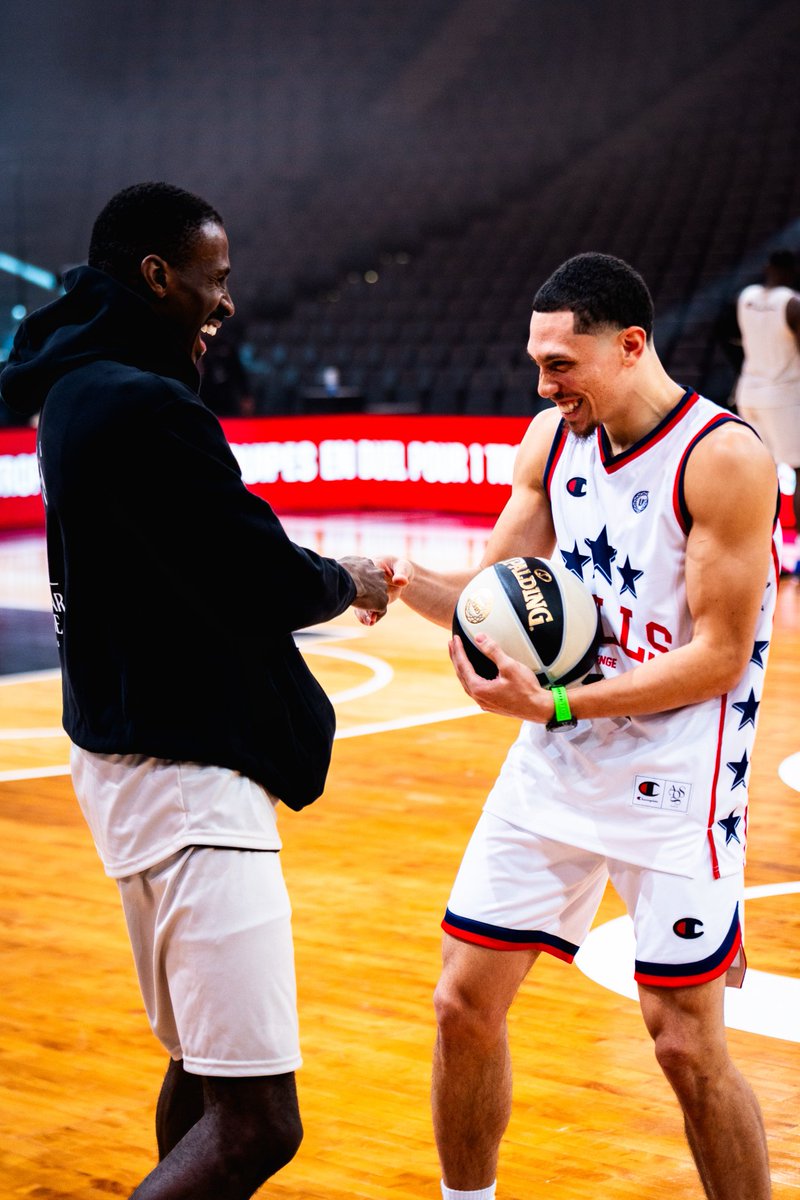 🚨 INTERVIEW DE CLARENCE NADOLNY, un « statut de All-Star marqué dans un coin de la tête » après le Skills Challenge 🌟

✨Le Skills Challenge du All-Star Game marque sa folle ascension, en attendant d'être un jour All-Star tout court👀

📰<a href="/Be_BasketFr/">BeBasket</a> :
→bebasket.fr/itw-clarence-n…