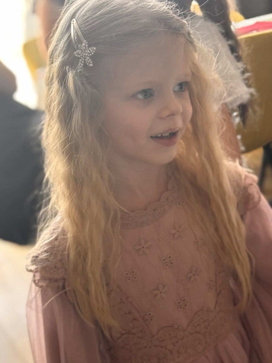 Были сегодня с доченьками на детской ёлке у друзей