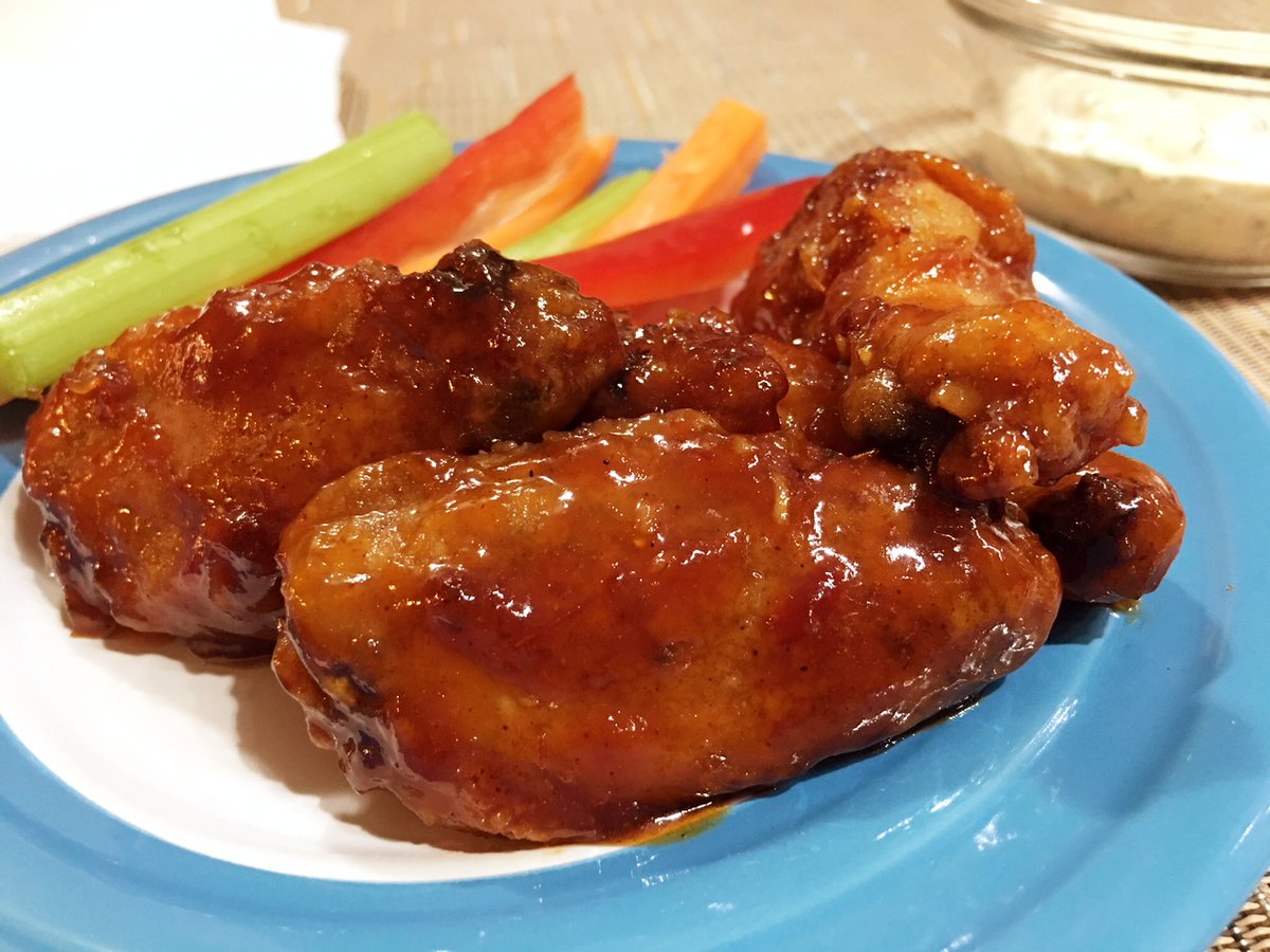 clubfoody1's tweet photo. Today is National #BuffetDay🍴
Triple Chili Wings... oh yeah! 😀
(check out my next posts👆 & the previous ones 👇 for more buffet recipes)
#YouTube 📽️: https://t.co/W75EqDLAtc
RECIPE ➡️: https://t.co/RfMsn6WdRq
@EventGuideToday @DiningGuide2Day #RecipeOfTheDay