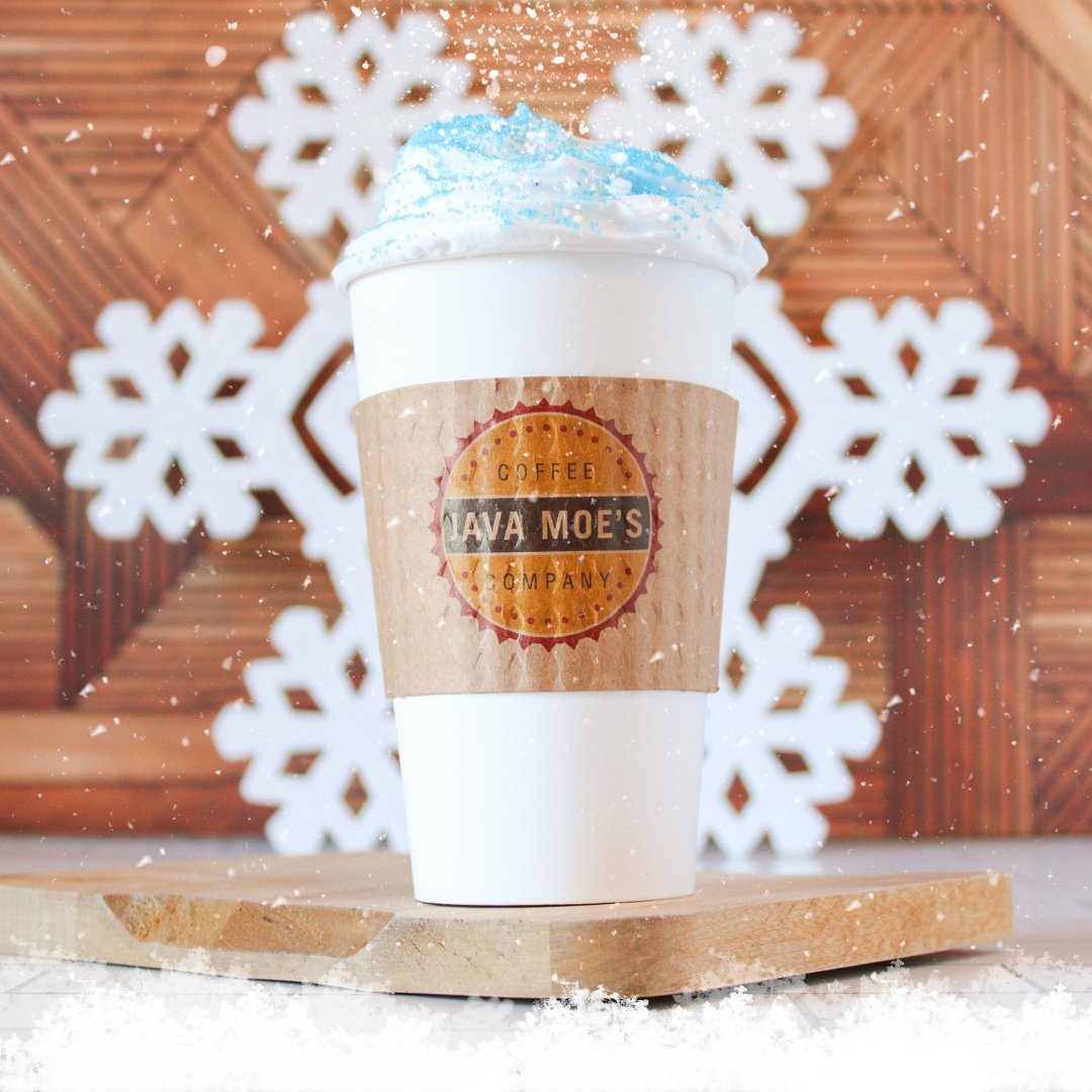 JavaMoes's tweet image. Drink of the Week: 𝐒𝐍𝐎𝐖𝐅𝐋𝐀𝐊𝐄 𝐋𝐀𝐓𝐓𝐄❄️
Christmas may be over, but we're not ready to let go of the holiday magic. Try this frosted mint and white chocolate treat 𝐡𝐨𝐭, 𝐢𝐜𝐞𝐝, 𝐨𝐫 𝐟𝐫𝐨𝐳𝐞𝐧 𝐟𝐨𝐫 $𝟏 𝐨𝐟𝐟 𝐚𝐥𝐥 𝐰𝐞𝐞𝐤!