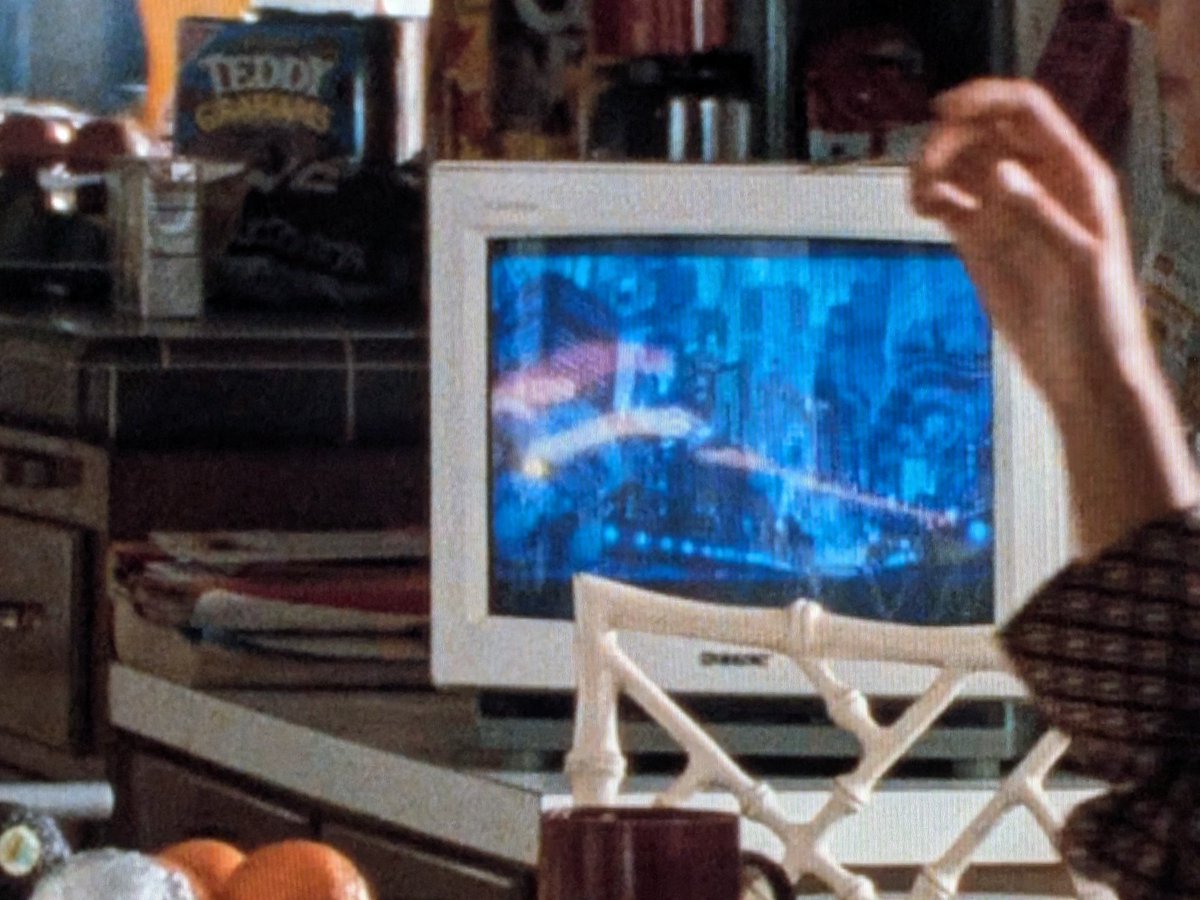 Somehow I never noticed that Ashley Judd is watching Akira with her toddler at like 8am in Heat