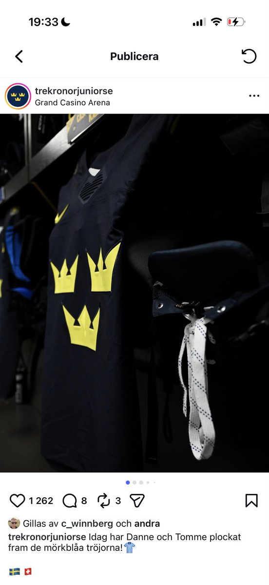 Superklinga's tweet image. Seriöst, det här måste få ett slut nu. Kan vi snälla se till så att våra landslag spelar i rätt färger? Vem är det som godkänner dessa ställ?