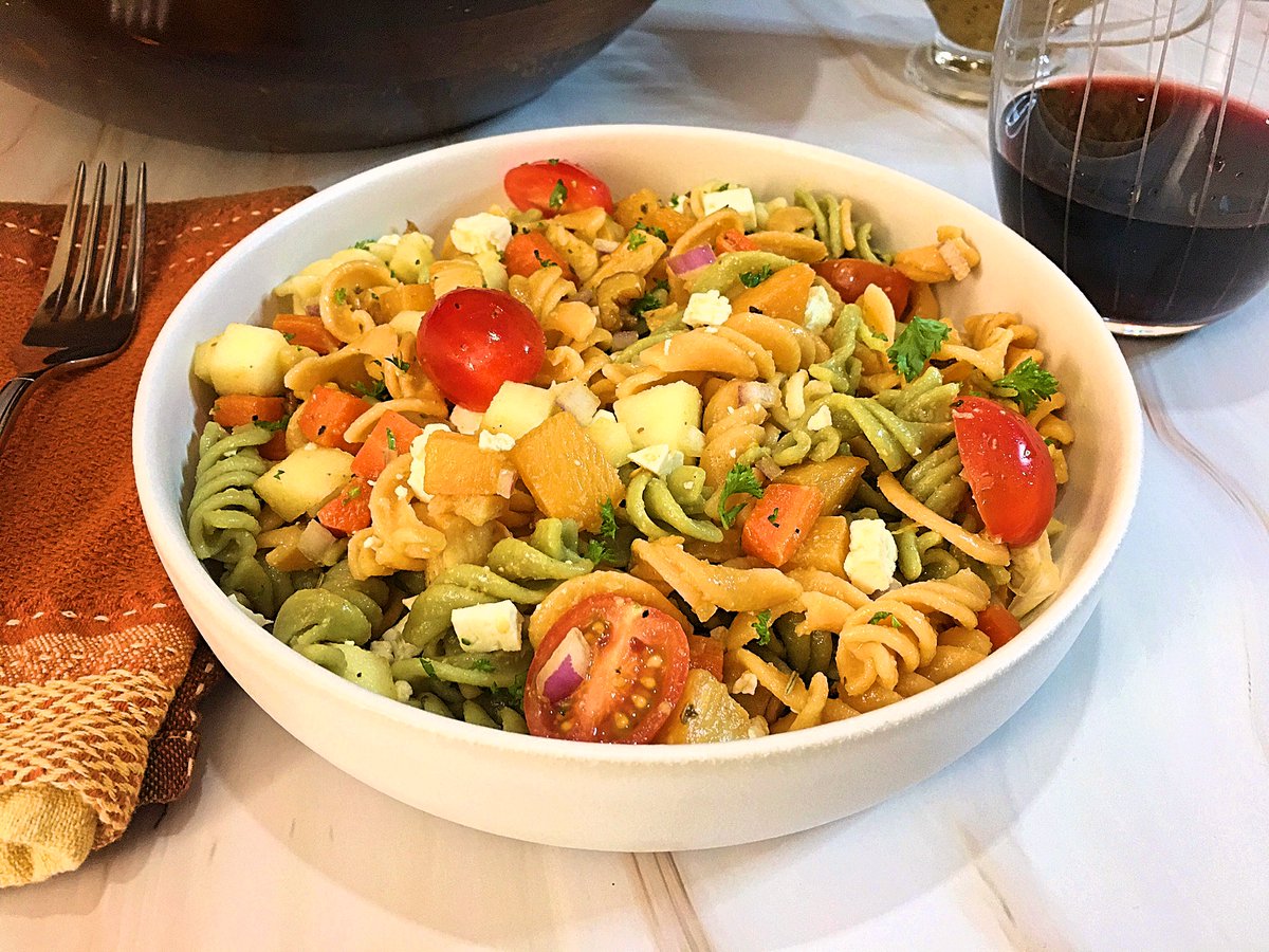 clubfoody1's tweet photo. Today is National #BuffetDay 🍴
Roasted Winter Vegetable Pasta Salad... yummy!🥗
(check out my next posts👆 & the previous one 👇 for more buffet recipes)
#YouTube 📽️: https://t.co/DpIbNo9eLX
RECIPE ➡️: https://t.co/aLzi4pPBlX
@EventGuideToday @DiningGuide2Day #RecipeOfTheDay