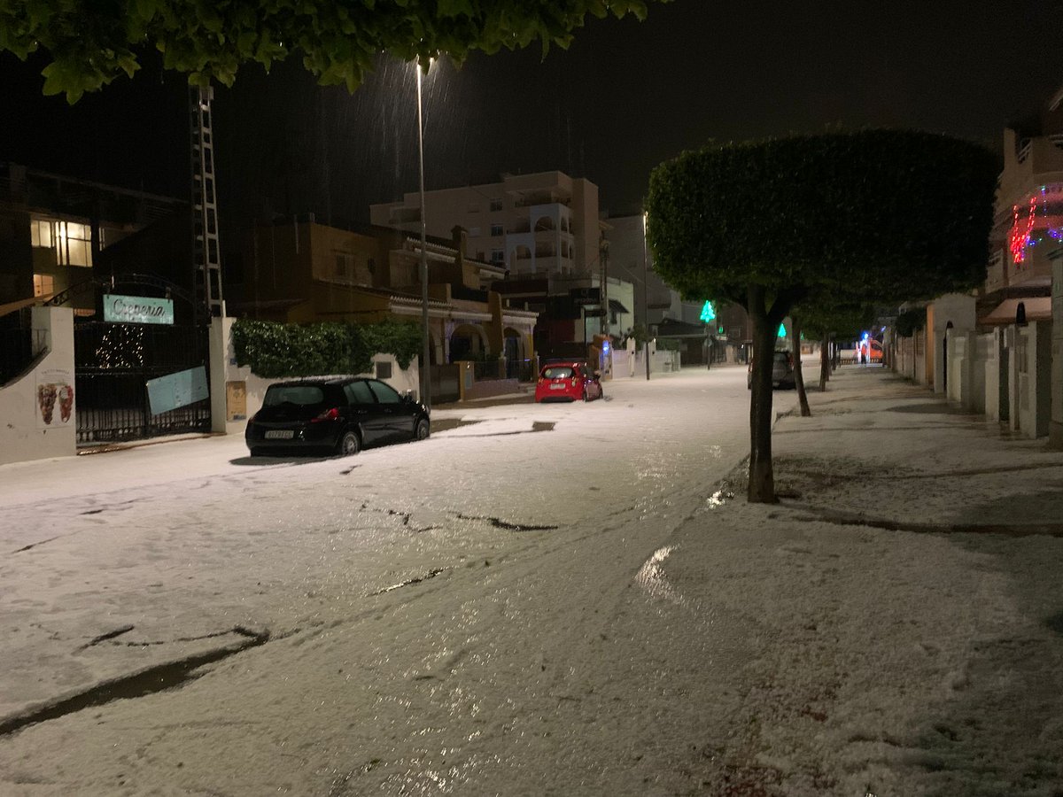 <a href="/Valencia_WX/">ValènciaWeather⚡️</a> En la platja de Xeraco, una pedregà mai vista antes