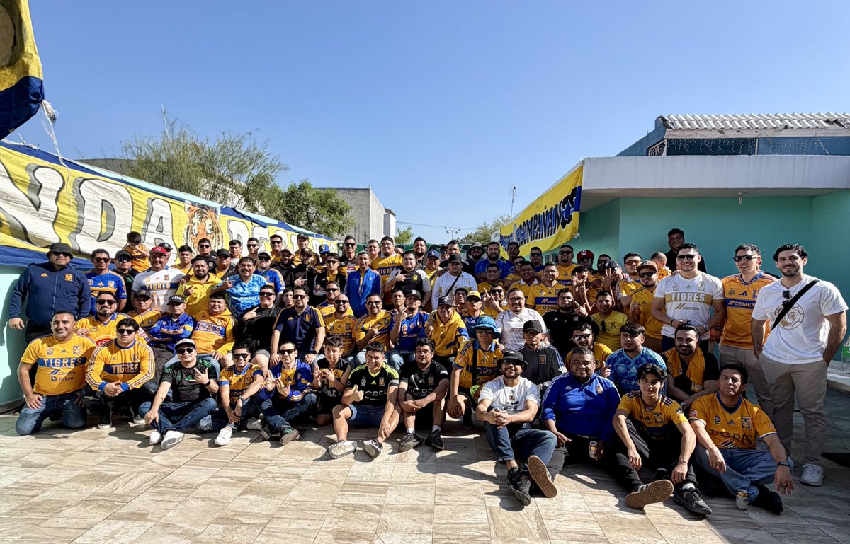 Almuerzo de fin de año con la hinchada de Tigres, gracias a todos muchachos, mis mejores deseos siempre!!!
Pd. Sigamos valorando y defendiendo lo que hacemos pero sobre todo lo que somos, porque por ser como somos podemos hacer las grandes cosas que hacemos.