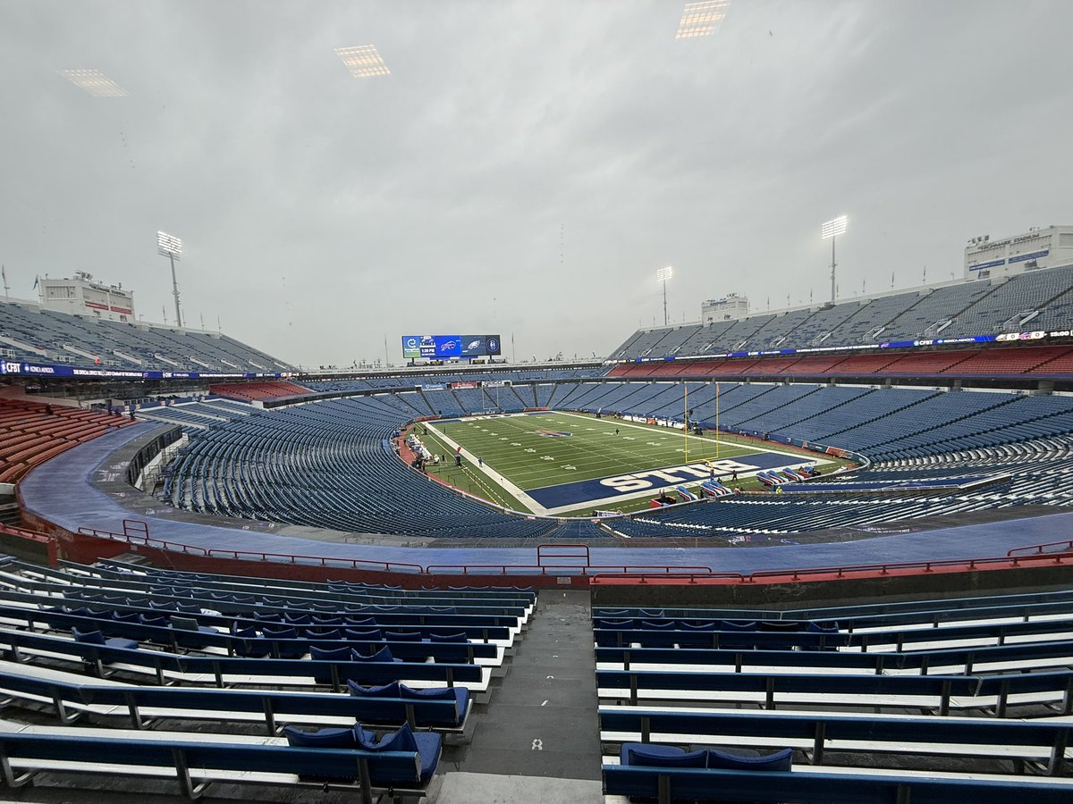 EliotShorrParks's tweet image. Going to a Bills game is the better version of going to a Packers game

All of the same history but it’s more authentic and less commercialized 

Also better fan atmosphere outside the stadium
