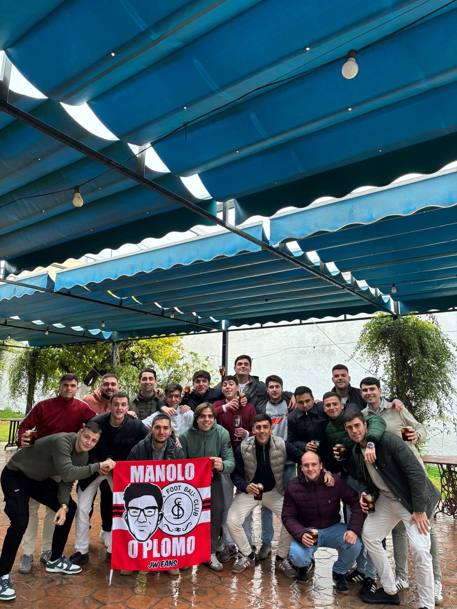 En el día de ayer celebramos la comida de Navidad por tercer año consecutivo.

Esperamos que sea un año de cambio en el club de nuestros amores para poder a volver lo que siempre fuimos, el más grande del sur de Europa. ¡VIVA EL SEVILLA!