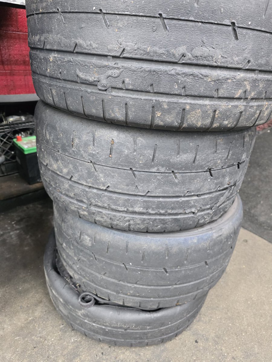 Lost🐾EF30 tweet media