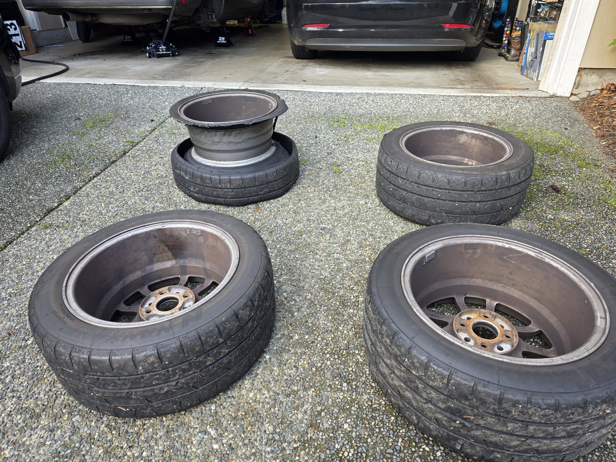 Lost🐾EF30 tweet media