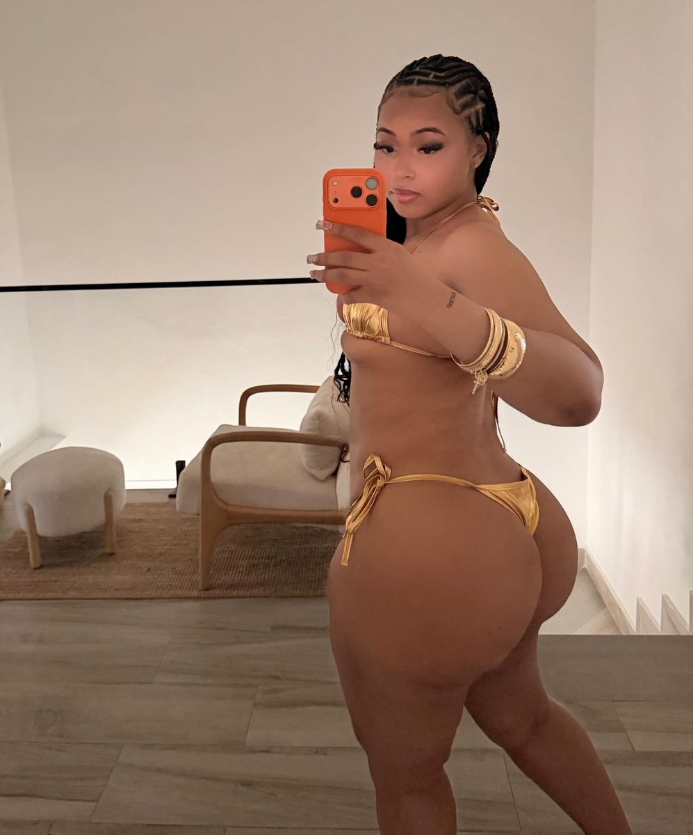 Naomi 💋 tweet media