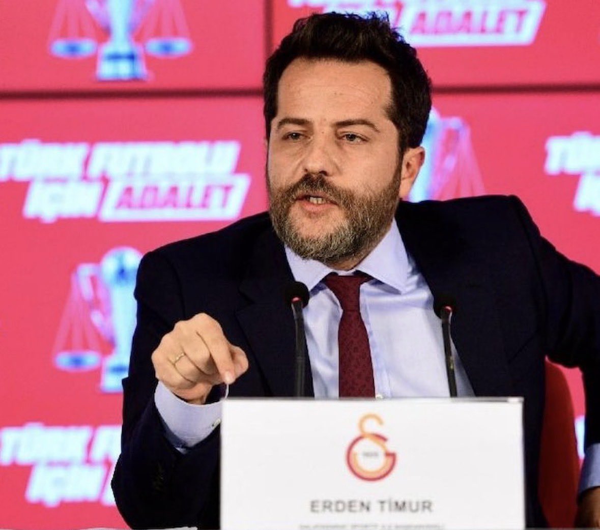 ŞİMDİ DAHA YÜKSEK SESLE

#ErdenTimurYalnızDeğildir