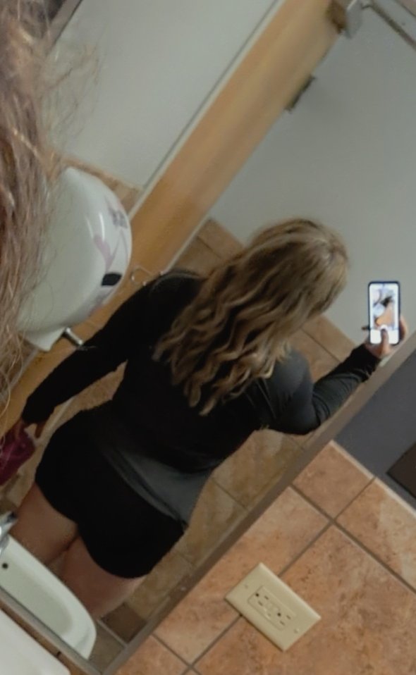 blessxdv's tweet photo. @grimmlord84 alright but i don’t take appearance critiques seriously from people who won't show themselves because they lack confidence. also i'm already at the gym and you aren't, lazy ass. that's the difference https://t.co/FOeiEpRMfF