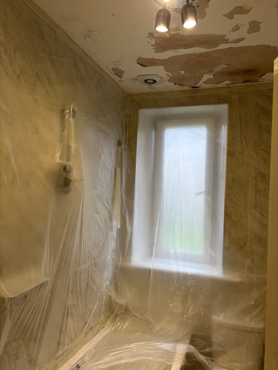 handymunro's tweet photo. Before and after. #scotstoun #leak #propertymaintenance #bathroomdesign #bathroomrenovation #glasgow https://t.co/UJBThZDpsI