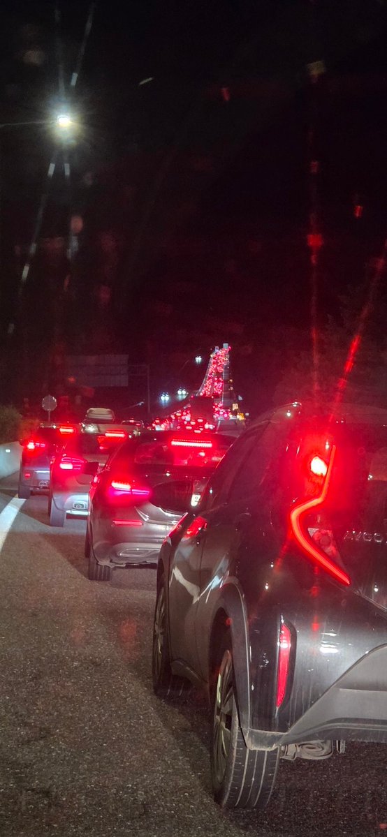 Το 90% των Ελλήνων ταλαιπωρείται από μια χούφτα αγροτοκηφήνες συνδικαλιστές που τρώνε και δεν θέλουν να υπάρχει έλεγχος στις λαμογιές τους.
#αγροτες 
#ΜΠΛΟΚΑ 
#αγροτες_μπλοκα 
#ΟΠΕΚΕΠΕ