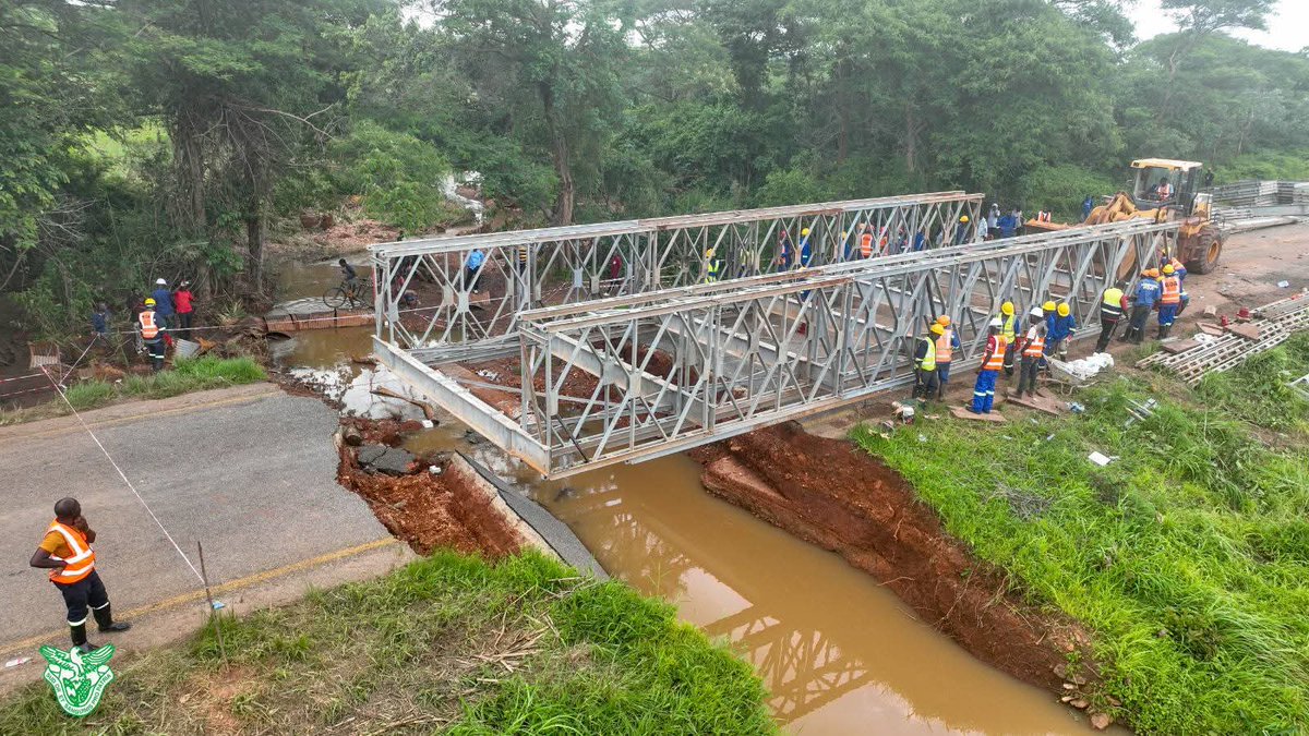 PaulShalala's tweet image. Installation of an acrow bridge at Sinjela area in Rufunsa District is progressing well.

ZNS and RDA are hard at work.

Traveling public are using a detour following washing away of Kankumba Bridge a few days ago.